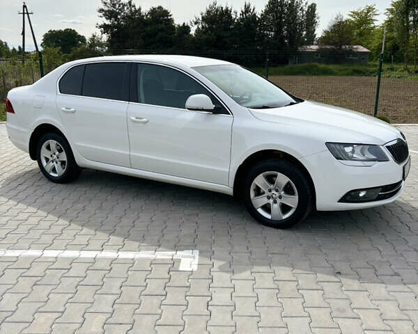 Белый Шкода Суперб, объемом двигателя 1.8 л и пробегом 174 тыс. км за 12500 $, фото 4 на Automoto.ua