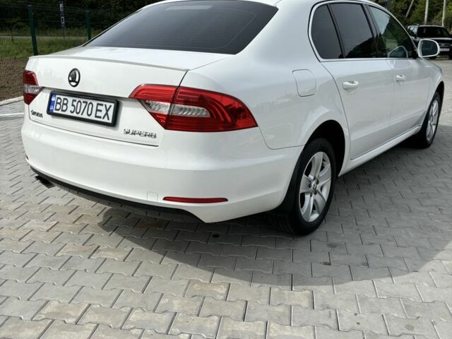 Белый Шкода Суперб, объемом двигателя 1.8 л и пробегом 180 тыс. км за 11600 $, фото 1 на Automoto.ua