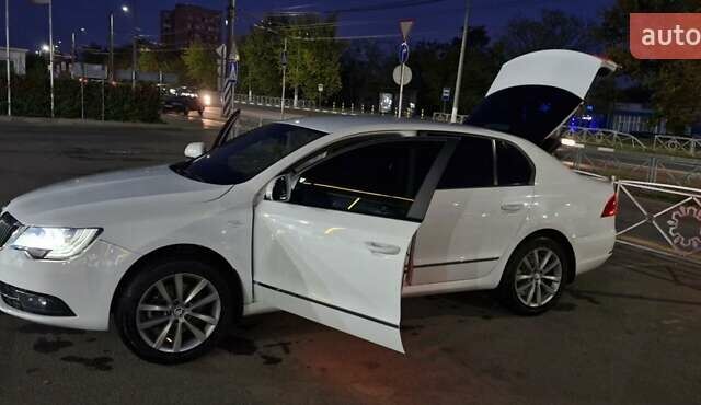 Белый Шкода Суперб, объемом двигателя 1.8 л и пробегом 170 тыс. км за 10800 $, фото 5 на Automoto.ua