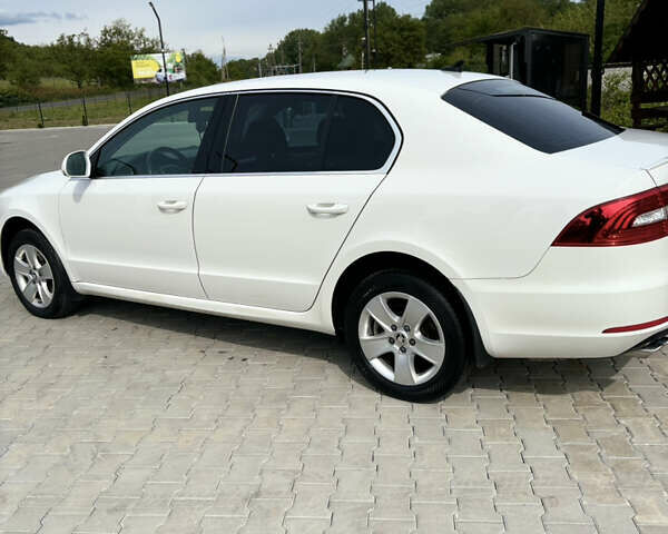 Белый Шкода Суперб, объемом двигателя 1.8 л и пробегом 174 тыс. км за 12500 $, фото 1 на Automoto.ua