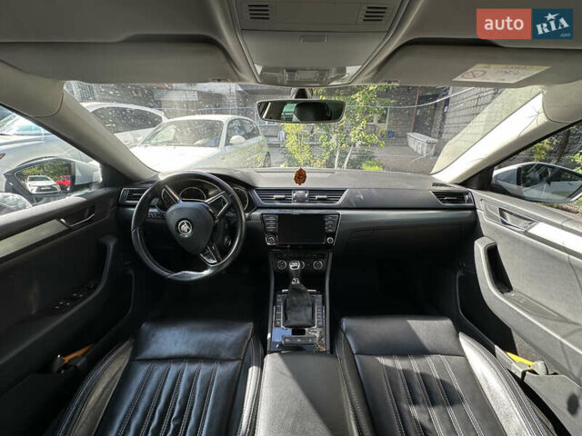 Белый Шкода Суперб, объемом двигателя 1.6 л и пробегом 210 тыс. км за 14700 $, фото 7 на Automoto.ua