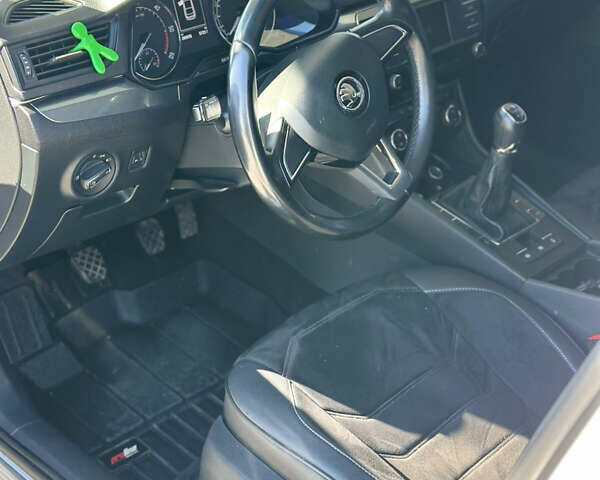 Белый Шкода Суперб, объемом двигателя 1.6 л и пробегом 280 тыс. км за 14500 $, фото 15 на Automoto.ua