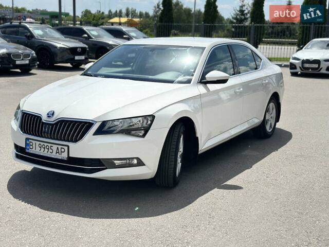 Белый Шкода Суперб, объемом двигателя 1.8 л и пробегом 193 тыс. км за 16200 $, фото 7 на Automoto.ua