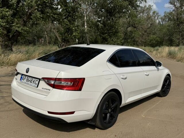 Белый Шкода Суперб, объемом двигателя 1.8 л и пробегом 170 тыс. км за 13500 $, фото 2 на Automoto.ua