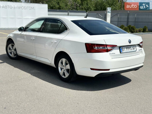Белый Шкода Суперб, объемом двигателя 1.8 л и пробегом 193 тыс. км за 16200 $, фото 5 на Automoto.ua