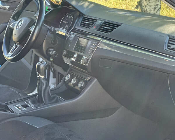 Белый Шкода Суперб, объемом двигателя 1.6 л и пробегом 280 тыс. км за 14500 $, фото 33 на Automoto.ua