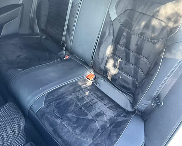 Белый Шкода Суперб, объемом двигателя 1.6 л и пробегом 280 тыс. км за 14500 $, фото 24 на Automoto.ua