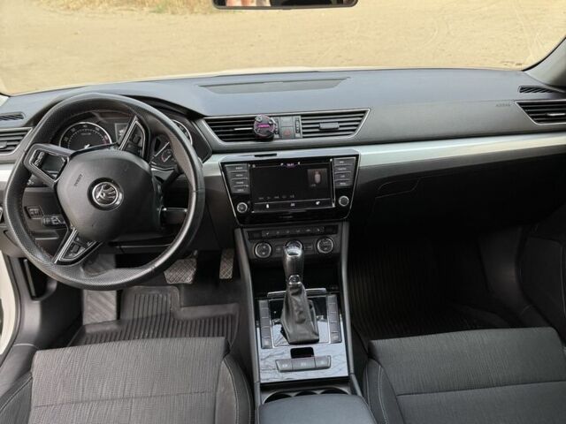 Белый Шкода Суперб, объемом двигателя 1.8 л и пробегом 170 тыс. км за 13500 $, фото 10 на Automoto.ua