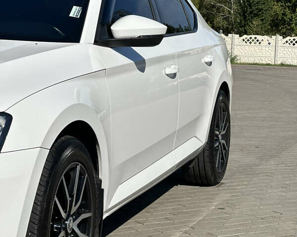 Белый Шкода Суперб, объемом двигателя 1.6 л и пробегом 280 тыс. км за 14500 $, фото 7 на Automoto.ua