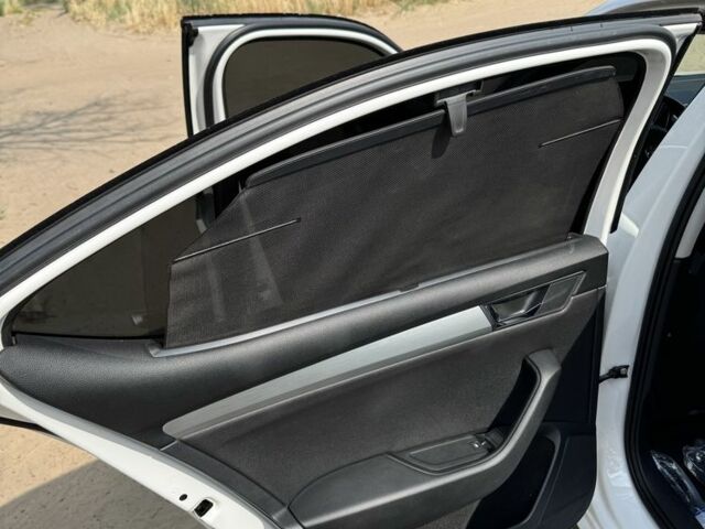 Белый Шкода Суперб, объемом двигателя 1.8 л и пробегом 170 тыс. км за 13500 $, фото 13 на Automoto.ua