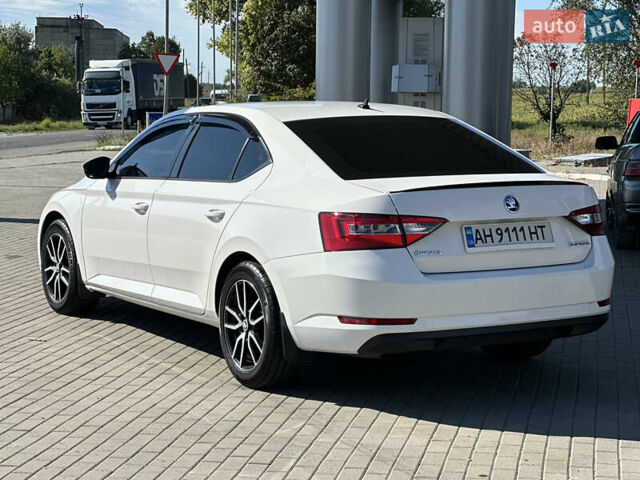 Белый Шкода Суперб, объемом двигателя 1.6 л и пробегом 280 тыс. км за 14500 $, фото 5 на Automoto.ua
