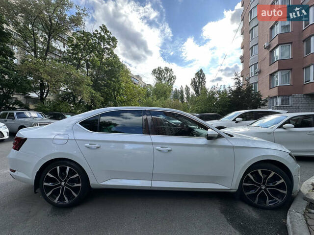 Белый Шкода Суперб, объемом двигателя 1.6 л и пробегом 210 тыс. км за 14700 $, фото 3 на Automoto.ua