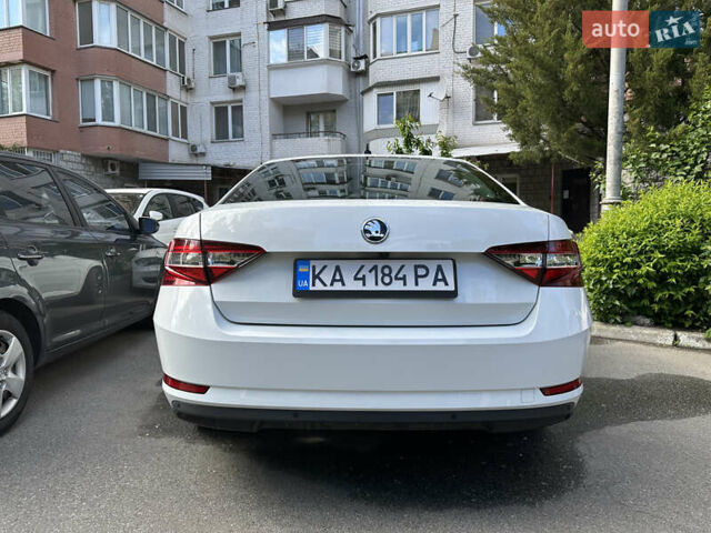 Белый Шкода Суперб, объемом двигателя 1.6 л и пробегом 210 тыс. км за 14700 $, фото 6 на Automoto.ua