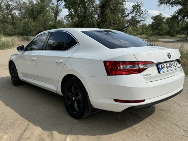 Белый Шкода Суперб, объемом двигателя 1.8 л и пробегом 170 тыс. км за 13500 $, фото 4 на Automoto.ua