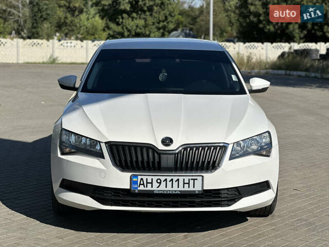 Белый Шкода Суперб, объемом двигателя 1.6 л и пробегом 280 тыс. км за 14500 $, фото 2 на Automoto.ua