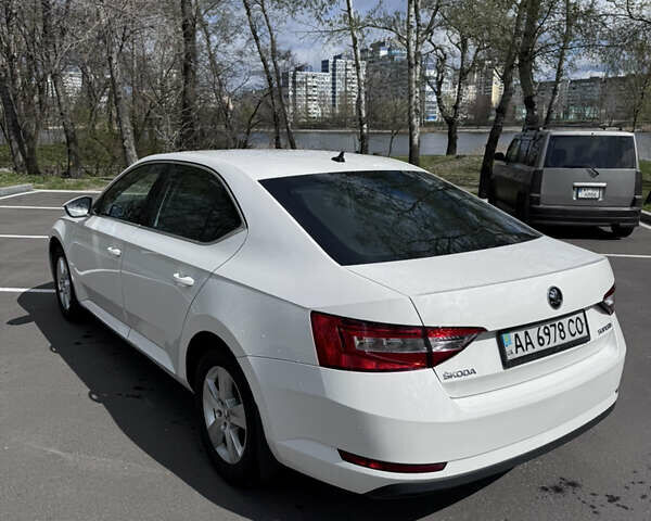 Белый Шкода Суперб, объемом двигателя 1.8 л и пробегом 130 тыс. км за 13800 $, фото 10 на Automoto.ua