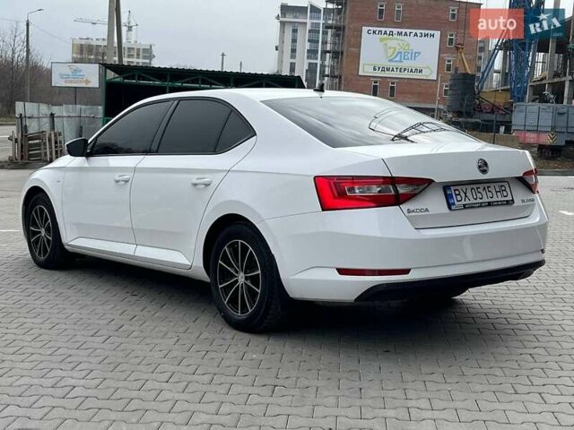 Білий Шкода Суперб, об'ємом двигуна 1.8 л та пробігом 244 тис. км за 12800 $, фото 7 на Automoto.ua