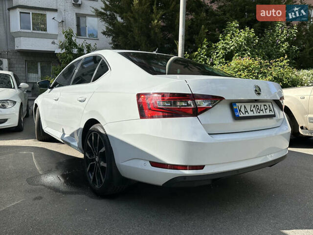 Белый Шкода Суперб, объемом двигателя 1.6 л и пробегом 210 тыс. км за 14700 $, фото 5 на Automoto.ua
