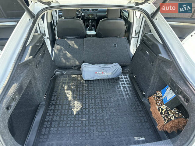 Белый Шкода Суперб, объемом двигателя 1.6 л и пробегом 280 тыс. км за 14500 $, фото 28 на Automoto.ua