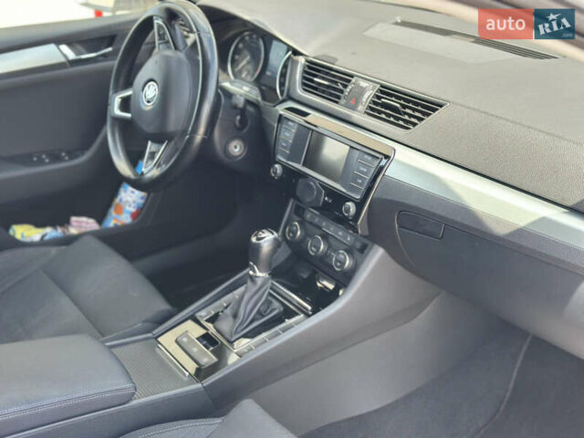 Белый Шкода Суперб, объемом двигателя 1.8 л и пробегом 193 тыс. км за 16200 $, фото 20 на Automoto.ua