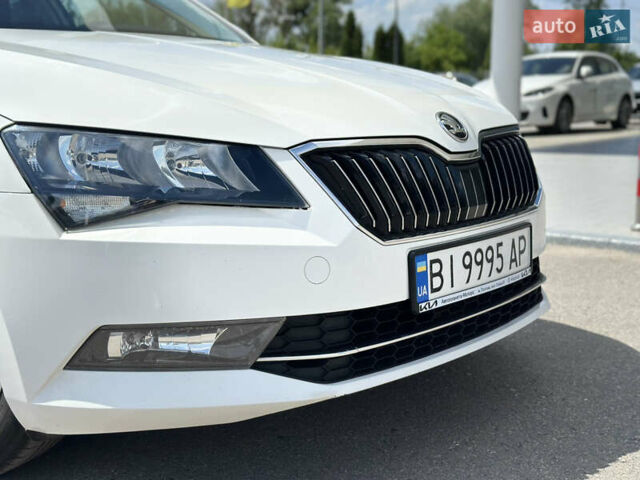 Белый Шкода Суперб, объемом двигателя 1.8 л и пробегом 193 тыс. км за 16200 $, фото 9 на Automoto.ua