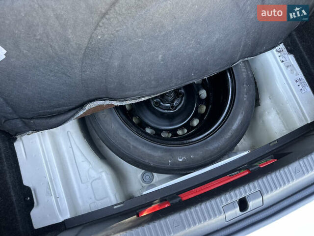 Белый Шкода Суперб, объемом двигателя 1.6 л и пробегом 280 тыс. км за 14500 $, фото 27 на Automoto.ua