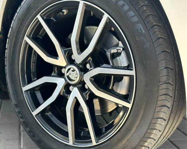 Белый Шкода Суперб, объемом двигателя 1.6 л и пробегом 280 тыс. км за 14500 $, фото 9 на Automoto.ua