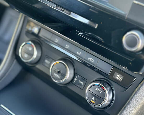 Белый Шкода Суперб, объемом двигателя 1.6 л и пробегом 280 тыс. км за 14500 $, фото 37 на Automoto.ua