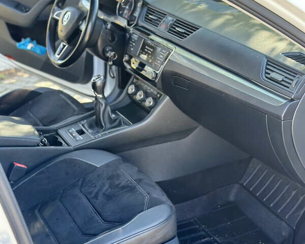 Белый Шкода Суперб, объемом двигателя 1.6 л и пробегом 280 тыс. км за 14500 $, фото 32 на Automoto.ua