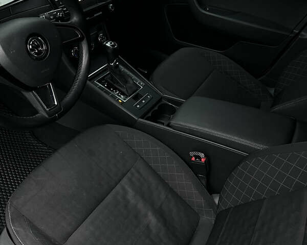 Белый Шкода Суперб, объемом двигателя 1.8 л и пробегом 258 тыс. км за 12999 $, фото 16 на Automoto.ua