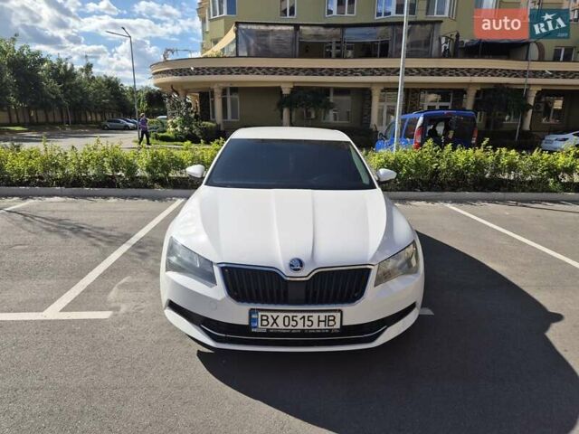 Белый Шкода Суперб, объемом двигателя 1.8 л и пробегом 250 тыс. км за 11500 $, фото 3 на Automoto.ua