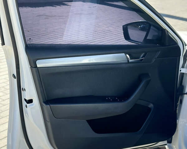 Белый Шкода Суперб, объемом двигателя 1.6 л и пробегом 280 тыс. км за 14500 $, фото 14 на Automoto.ua