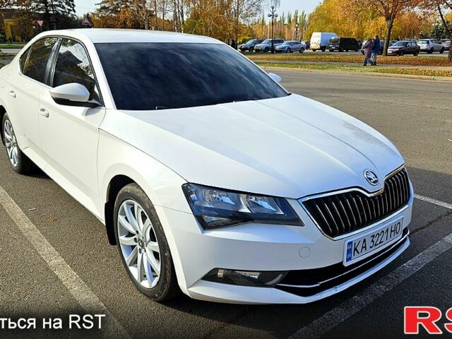 Белый Шкода Суперб, объемом двигателя 1.8 л и пробегом 170 тыс. км за 11900 $, фото 12 на Automoto.ua