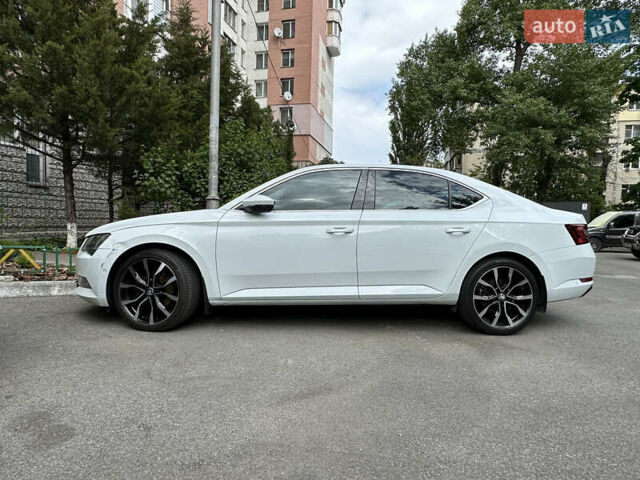 Белый Шкода Суперб, объемом двигателя 1.6 л и пробегом 210 тыс. км за 14700 $, фото 2 на Automoto.ua