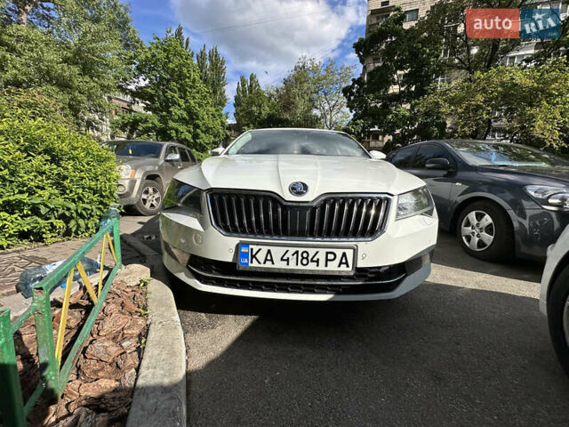 Белый Шкода Суперб, объемом двигателя 1.6 л и пробегом 210 тыс. км за 14700 $, фото 1 на Automoto.ua