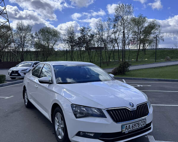 Белый Шкода Суперб, объемом двигателя 1.8 л и пробегом 130 тыс. км за 13800 $, фото 7 на Automoto.ua