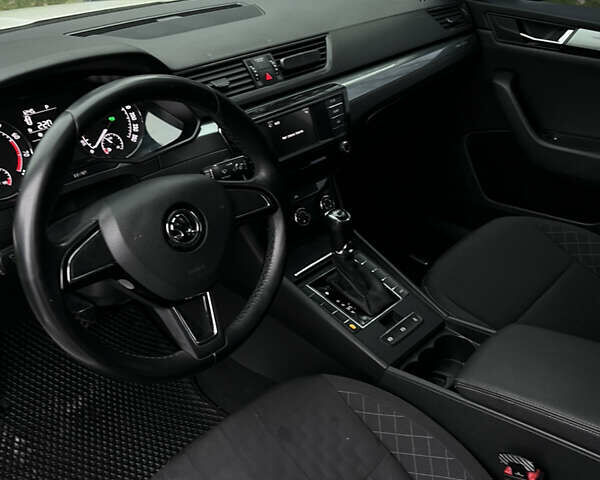 Белый Шкода Суперб, объемом двигателя 1.8 л и пробегом 258 тыс. км за 12999 $, фото 17 на Automoto.ua