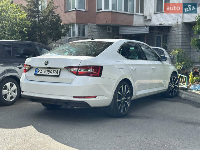 Белый Шкода Суперб, объемом двигателя 1.6 л и пробегом 210 тыс. км за 14700 $, фото 4 на Automoto.ua