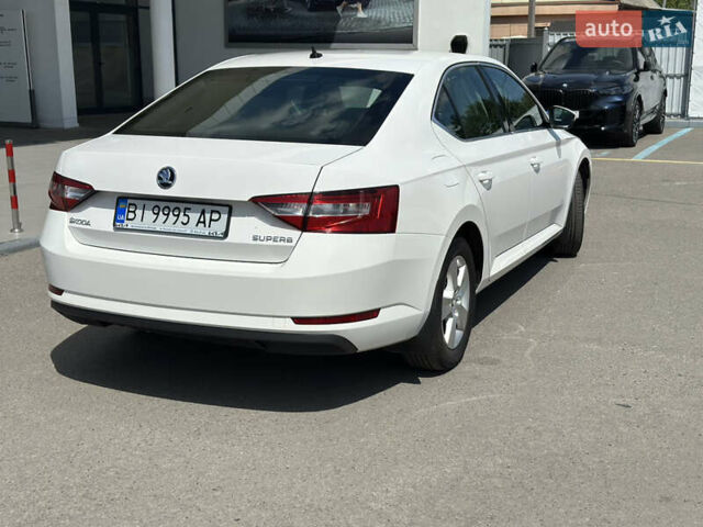 Белый Шкода Суперб, объемом двигателя 1.8 л и пробегом 193 тыс. км за 16200 $, фото 3 на Automoto.ua