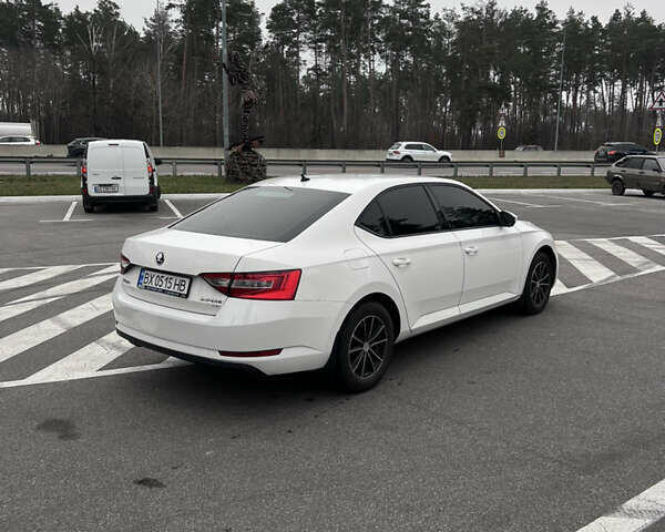 Белый Шкода Суперб, объемом двигателя 1.8 л и пробегом 258 тыс. км за 12999 $, фото 7 на Automoto.ua