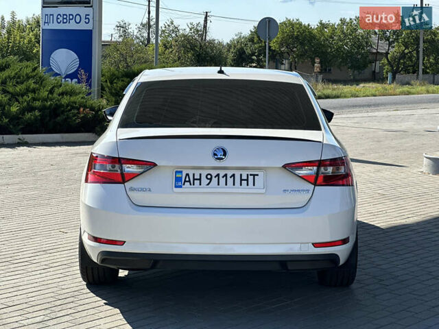 Белый Шкода Суперб, объемом двигателя 1.6 л и пробегом 280 тыс. км за 14500 $, фото 4 на Automoto.ua