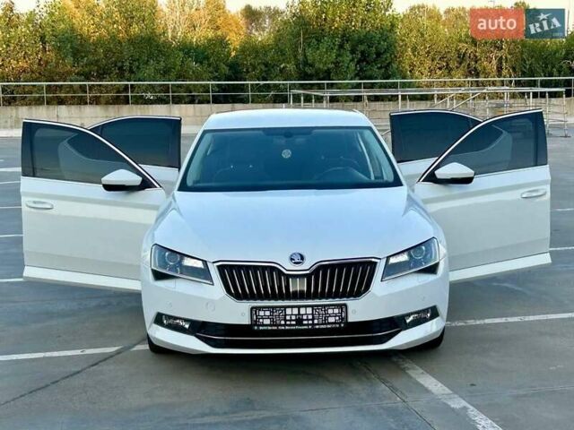 Білий Шкода Суперб, об'ємом двигуна 1.6 л та пробігом 220 тис. км за 15900 $, фото 5 на Automoto.ua