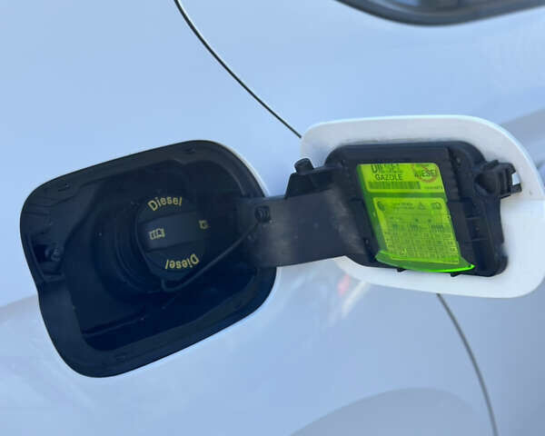 Белый Шкода Суперб, объемом двигателя 1.6 л и пробегом 280 тыс. км за 14500 $, фото 13 на Automoto.ua