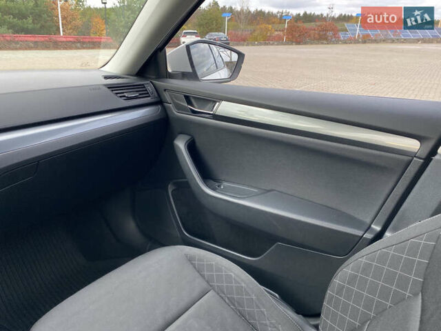 Білий Шкода Суперб, об'ємом двигуна 2 л та пробігом 210 тис. км за 13999 $, фото 31 на Automoto.ua