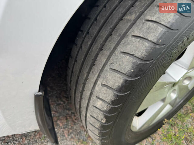 Білий Шкода Суперб, об'ємом двигуна 1.8 л та пробігом 187 тис. км за 16500 $, фото 13 на Automoto.ua