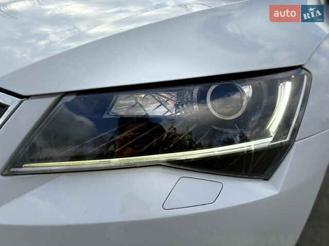 Белый Шкода Суперб, объемом двигателя 2 л и пробегом 217 тыс. км за 21000 $, фото 14 на Automoto.ua