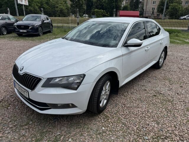 Белый Шкода Суперб, объемом двигателя 1.8 л и пробегом 187 тыс. км за 15200 $, фото 1 на Automoto.ua