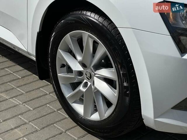 Белый Шкода Суперб, объемом двигателя 1.8 л и пробегом 201 тыс. км за 14900 $, фото 8 на Automoto.ua
