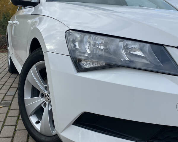 Білий Шкода Суперб, об'ємом двигуна 2 л та пробігом 212 тис. км за 13400 $, фото 14 на Automoto.ua