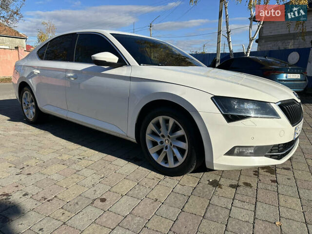 Белый Шкода Суперб, объемом двигателя 2 л и пробегом 248 тыс. км за 12900 $, фото 2 на Automoto.ua